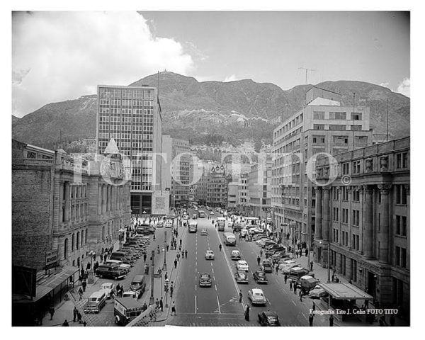 foto en blanco y negro de la avenida Jiménez