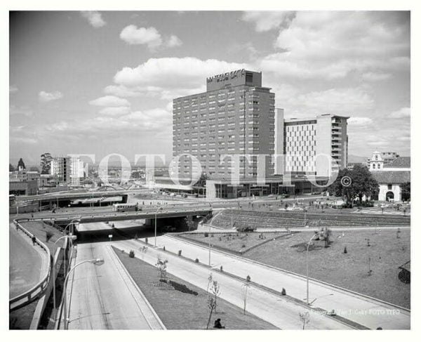 foto en blanco y negro de el viaducto de la 16